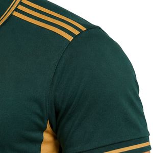 เสื้อโปโลชายสีเขียวทองพรีเมียม แต่งแถบข้างไหล่ แผงตัดสีตัดกัน ปักโลโก้ตามสั่ง ชุดกีฬากอล์ฟ แขนสั้น - Product Image 5