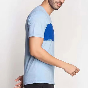 เสื้อยืดผู้ชายน้ำหนักเบา เหมาะสำหรับออกกำลังกาย กิจกรรมกลางแจ้ง และสวมใส่ในชีวิตประจำวัน ผลิตจากผ้าเนื้อนุ่ม ดีไซน์ทันสมัย - Product Image 3