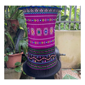 Lanterne en brocart Hmong faite à la main, tissu de soie ethnique traditionnel vietnamien, lampe décorative du Nouvel An, durable, réutilisable, pour usage extérieur et domestique - Product Image 2