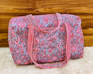 Grand sac de voyage matelassé bohème en coton imprimé, fait main, coloré, avec deux anses, style mode, idéal pour les voyages - Product Image 3