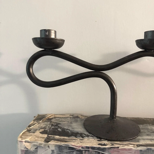 Candelabro Moderno de Hierro Forjado Negro Mate de 3 Brazos con Diseño Ondulado, Soporte Artesanal de Metal Abstracto para Velas, Duradero para el Hogar en Navidad - Product Image 2