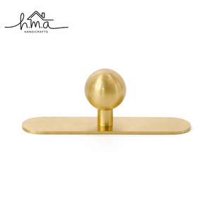 Pomo de latón macizo con placa posterior larga, acabado en oro cepillado, para cajones de cocina, armarios y muebles. - Product Image 1