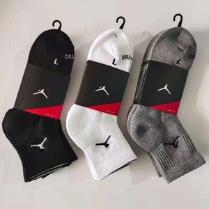 Chaussettes de sport épaisses en tricot pour hommes, couleur unie, polyester, été, course à pied, basketball, absorbant la transpiration, antidérapantes, pour le personnel aérien - Product Image 1
