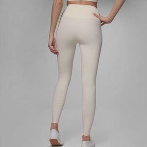 กางเกงเลกกิ้งออกกำลังกายพิมพ์ลายสำหรับผู้หญิง ยี่ห้อ OEM ขายดีที่สุด กระชับรูปร่าง ยืดได้สี่ทิศทาง เอวสูง ผลิตจากไนลอน 100% เหมาะสำหรับใส่ในยิม - Product Image 2