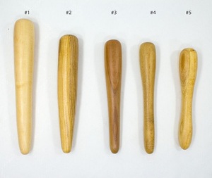 Rodillo de Madera Marrón Tradicional Tailandés para Relajación de Pies y Piernas, Palo de Masaje Fascial, Masajeador de Pies Inalámbrico con Control Remoto Manual - Product Image 5