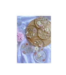 Sous-verre en résine floral fait main avec fleurs séchées intégrées, accessoire de table artistique pour cadeau de mariage et décoration intérieure - Product Image 6