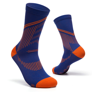 Chaussettes de sport professionnelles personnalisées à séchage rapide pour la course, en coton, mi-mollet, pour l'été - Product Image 5