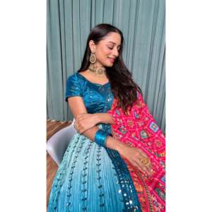 ชุดราตรีออกแบบเลื่อมและด้ายทำงาน lehenga choli สำหรับงานปาร์ตี้ - Product Image 4
