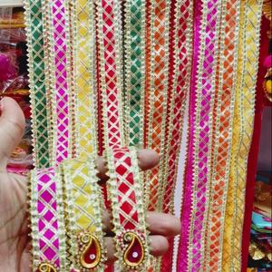 Bordes de encaje Gota Patti de Jaipur hechos a mano de primera calidad con motivos Paisley Buti y borlas de perlas Latkan para prendas étnicas y dupattas nupciales - Product Image 1