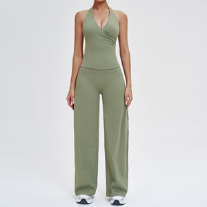 Ensemble de yoga personnalisé pour femme – Débardeur sans manches, dos nu, leggings évasés taille haute, respirant et séchage rapide – Tenue de sport et yoga - Product Image 5