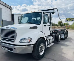 Camión de plataforma deslizante de tres ejes Freightliner M2 112, 8x4, con caja de cambios automática, diésel, usado, en venta. - Product Image 6