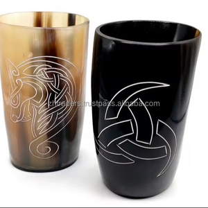 Chope à bière en corne naturelle polie artisanale, doublée imperméable, idéale pour les fêtes médiévales et les bars - Product Image 1