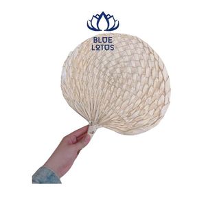 Éventail à main écologique en feuille de palmier tressée, disponible en gros, pour mariage, fête, décoration, exportation - Product Image 1