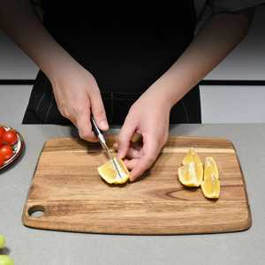 Planche à découper en bois d'acacia avec trou de suspension, planche à découper en bois pour la cuisine, pour la viande, les légumes, les fruits - Product Image 5