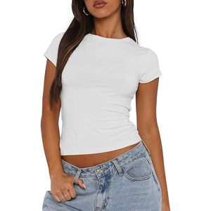 Camiseta Corta para Mujer de Estilo Lujoso y Refinado con Elementos de Moda Sostenible para Vacaciones - Product Image 1