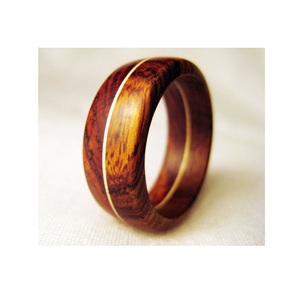 Anneau de serviette en bois artisanal et durable, conçu pour une mise en scène de table d'inspiration bohème, une réception de mariage et une fête de famille - Product Image 6