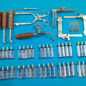 Sistema de Retracción Cervical Casper, Juego Completo de Instrumentos para Cirugía de Columna Vertebral, Hojas con Recubrimiento de Titanio - Product Image 1