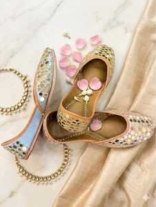 Chaussures pour femmes Khussa légères et brillantes, ornées de perles et de miroirs, brodées à la main, magnifiques, antidérapantes et personnalisables - Product Image 5