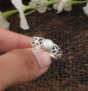 แหวนมุกน้ำจืดธรรมชาติสุดหรู เงินแท้ 925 มุกขาวเกรด AAA เงางาม แหวนหมั้นสำหรับผู้หญิง เครื่องประดับชั้นดี - Product Image 1