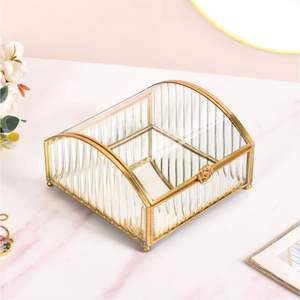 Boîte décorative en verre cintrée faite à la main avec fermoir en forme de rose |   Boîte de rangement en verre côtelé de luxe en gros |   Boîte à souvenirs encadrée en or - Product Image 1