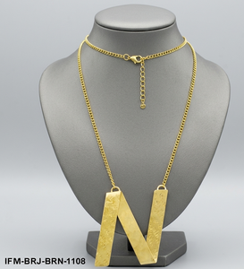 Collar con Colgante 'N' de Latón Texturizado Hecho a Mano, Cadena con Acabado Dorado, Revestimiento Resistente al Deslustre, Patrón Sólido, Ideal para Regalo - Product Image 1