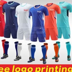 Ensemble uniforme de football pour hommes d'été, maillot et short légers, matière respirante et confortable, idéal pour les matchs par temps chaud - Product Image 3