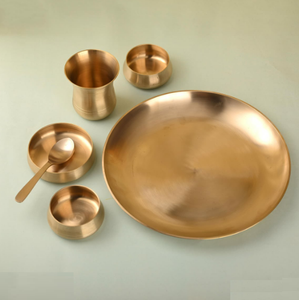 Vajilla de Latón de Alta Calidad, Juego de Platos y Tazones con Diseño Grabado, Cuchara de Vidrio, Precio al por Mayor - Product Image 2