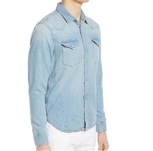 เสื้อเชิ้ตเดนิมสีฟ้าอ่อนขายดีสำหรับผู้ชาย สวมใส่สบายๆ สไตล์สตรีทแวร์สำหรับฤดูร้อน พร้อมโลโก้สั่งทำได้ ราคาขายส่ง เสื้อเชิ้ตเดนิมผู้ชาย - Product Image 3