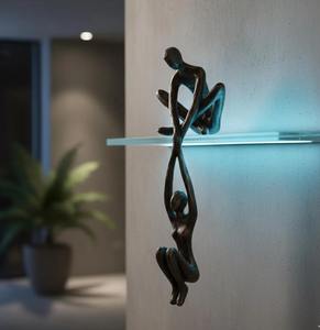 Élégante sculpture humaine en métal, objet de table parfait pour les événements d'entreprise, l'affichage sur étagère et comme idée de cadeau pour cadres, provenant d'Inde. - Product Image 6