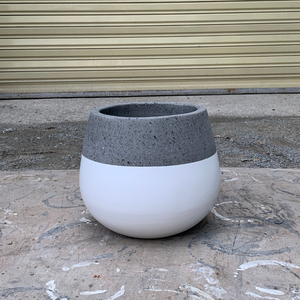 Maceta de Hormigón Minimalista Personalizada, Blanca y Gris, Circular, para Plantas de Interior, Uso en Escritorio - Product Image 4