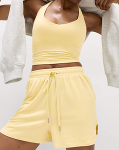 Shorts tricotés jaunes haute performance pour femme avec cordon de serrage, taille élastique, coupe ample, style décontracté, couleur unie, taille mi-haute - Product Image 2