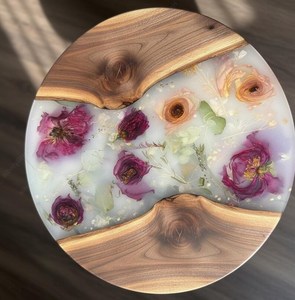 Mesa de Centro de Resina TIMELESS CRAFT con Flores Prensadas, Mesa Auxiliar de Nogal con Borde Natural, Epoxi Floral, Inspirada en la Naturaleza, Hecha a Mano, Ecológica - Product Image 6
