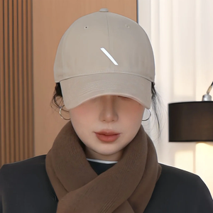 หมวกเบสบอลแบบซอฟท์ท็อปที่เรียบง่ายและใช้งานได้หลากหลายพร้อมลายปักลายเส้นแนวทแยงที่เป็นเอกลักษณ์ ปรับขนาดได้ หมวกบังแดดสำหรับฤดูร้อน - Product Image 5