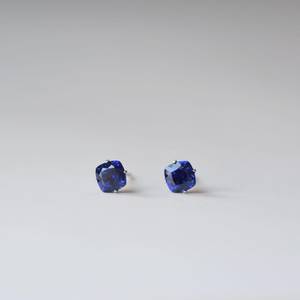 Boucles d'oreilles en argent sterling avec saphir de laboratoire, bijoux pierre de naissance de septembre, boucles d'oreilles minimalistes, cadeau pour elle - Product Image 5