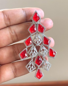 Boucles d'oreilles pendantes élégantes en argent plaqué de qualité supérieure avec pierres de zircon pour femmes, idéales pour les mariages et les soirées. - Product Image 2