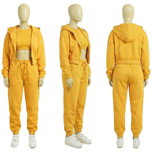 Conjunto Deportivo Personalizado de 3 Piezas para Mujer, Sudadera Corta con Parches Bordados y Efecto Desgastado, Pantalones Deportivos - Product Image 2