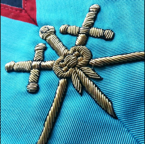 Badge magnétique simple et élégant, brodé à la main avec des perles, pour officier de cérémonie - AASR - Product Image 6