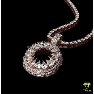 Pendentif rond exclusif avec pierres de moissanite de qualité supérieure et un look tendance - Product Image 3