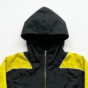 Nouvel ensemble coupe-vent en nylon noir pour homme avec logo personnalisé RTS, panneau jaune et pantalon, idéal pour l'été, respirant, style streetwear, veste zippée. - Product Image 6