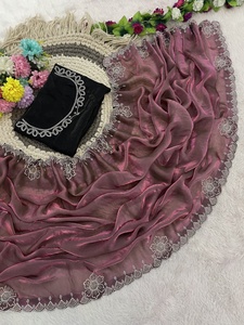Sari de satén brillante de diseñador Fandy con borde Jarkan hecho a mano y combinado con una prenda de blusa sin coser en color rojo contrastante. - Product Image 5