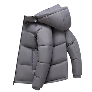 Diseñada para un confort moderno, esta chaqueta de invierno combina un forro interior suave con una protección confiable contra el frío. - Product Image 1