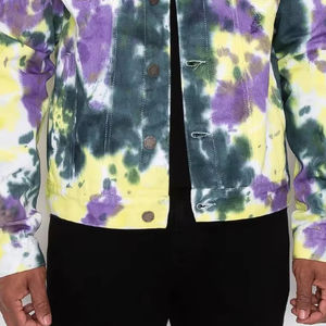 Veste en jean noire délavée sur mesure pour homme, de haute qualité, avec rivets vintage, broderie, poche ornée de strass et motif imprimé au dos, collection automne - Product Image 4