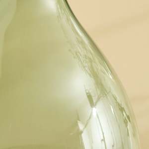 Vase de sol moderne en métal vert avec élégant accent métallique sur le dessus, fait main, résistant à la rouille, pour la décoration de la maison et de la table de luxe - Product Image 5