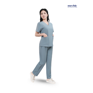 Conjunto de Uniforme Médico para Mujer, Color Morado, Cuello en V, Manga Corta, Pantalones de Algodón y Poliéster, Marca Mechanic - Product Image 1