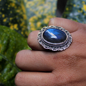 Bague en labradorite naturelle, bijoux en pierres précieuses faits à la main, bague en pierre à reflets bleus, cadeau unique pour elle - Product Image 2