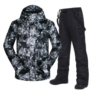 Combinaison de ski pour homme avec capuche, pantalon noir, imperméable 10 000 mm, isolation synthétique 220 g, imprimé camouflage adulte - Product Image 1