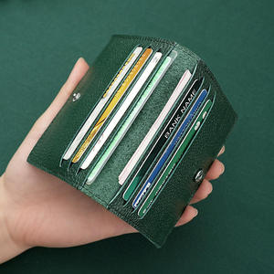 Porte-cartes fin en cuir véritable, portefeuille pliable pour femmes et hommes, organisateur compact de cartes d'identité et de cartes de crédit avec emplacement pour permis de conduire - Product Image 2