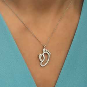 Colgante de Plata Hallmark con Huella de Madre y Bebé y Detalle de Diamante - Product Image 1