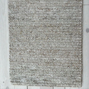 Alfombra de Lana Mezclada Gruesa Abstracta en Crema y Beige Hecha a Mano - Diseño Moderno, Ecológica y Apta para Mascotas, Tamaños Personalizados Disponibles - Product Image 3