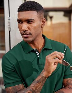Polo à manches courtes vert pour homme, couleur unie, décontracté, en piqué tricoté respirant, coupe classique, avec boutons - Product Image 2